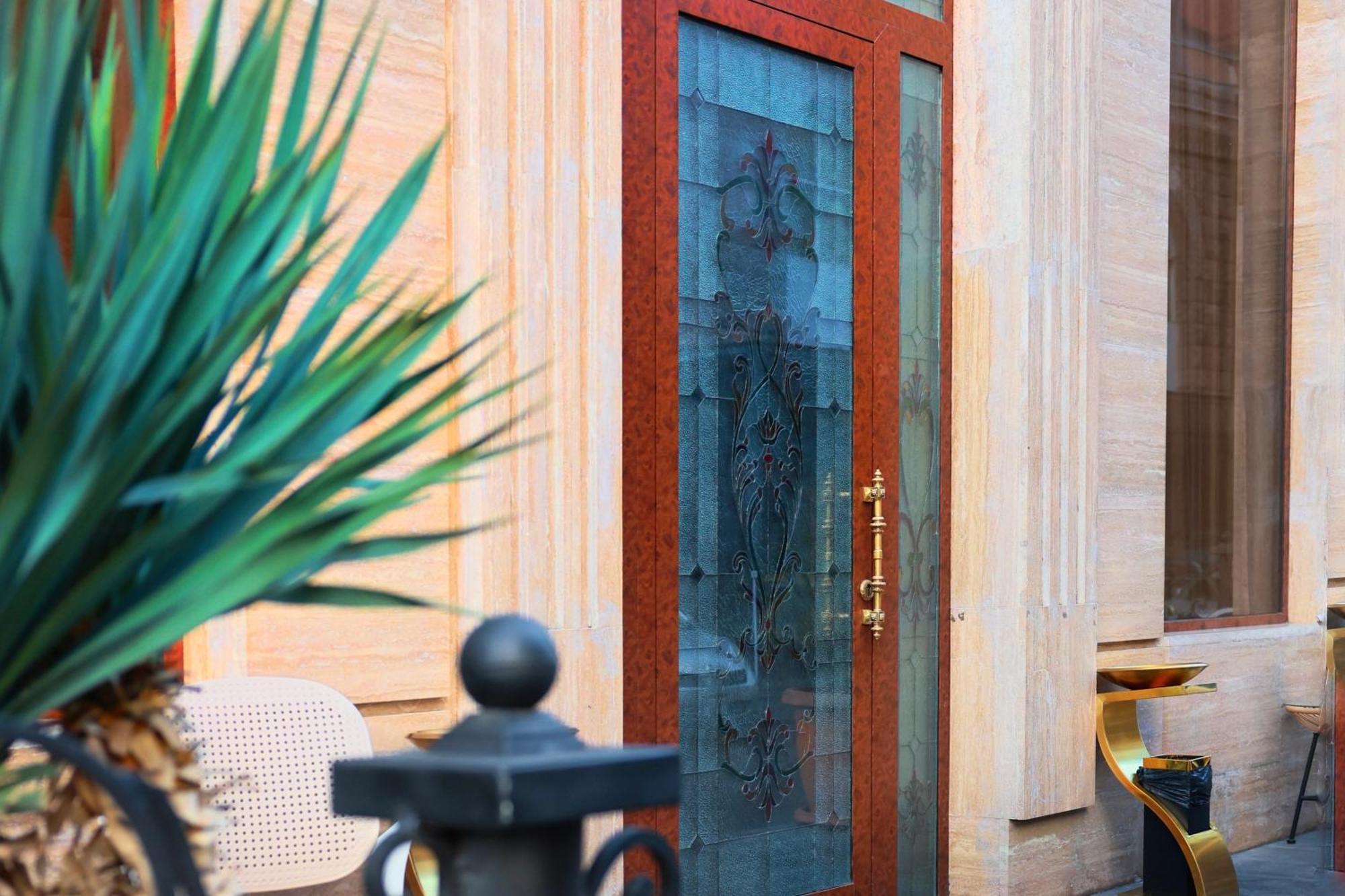 Royal Renaissance Hotel Ереван Экстерьер фото