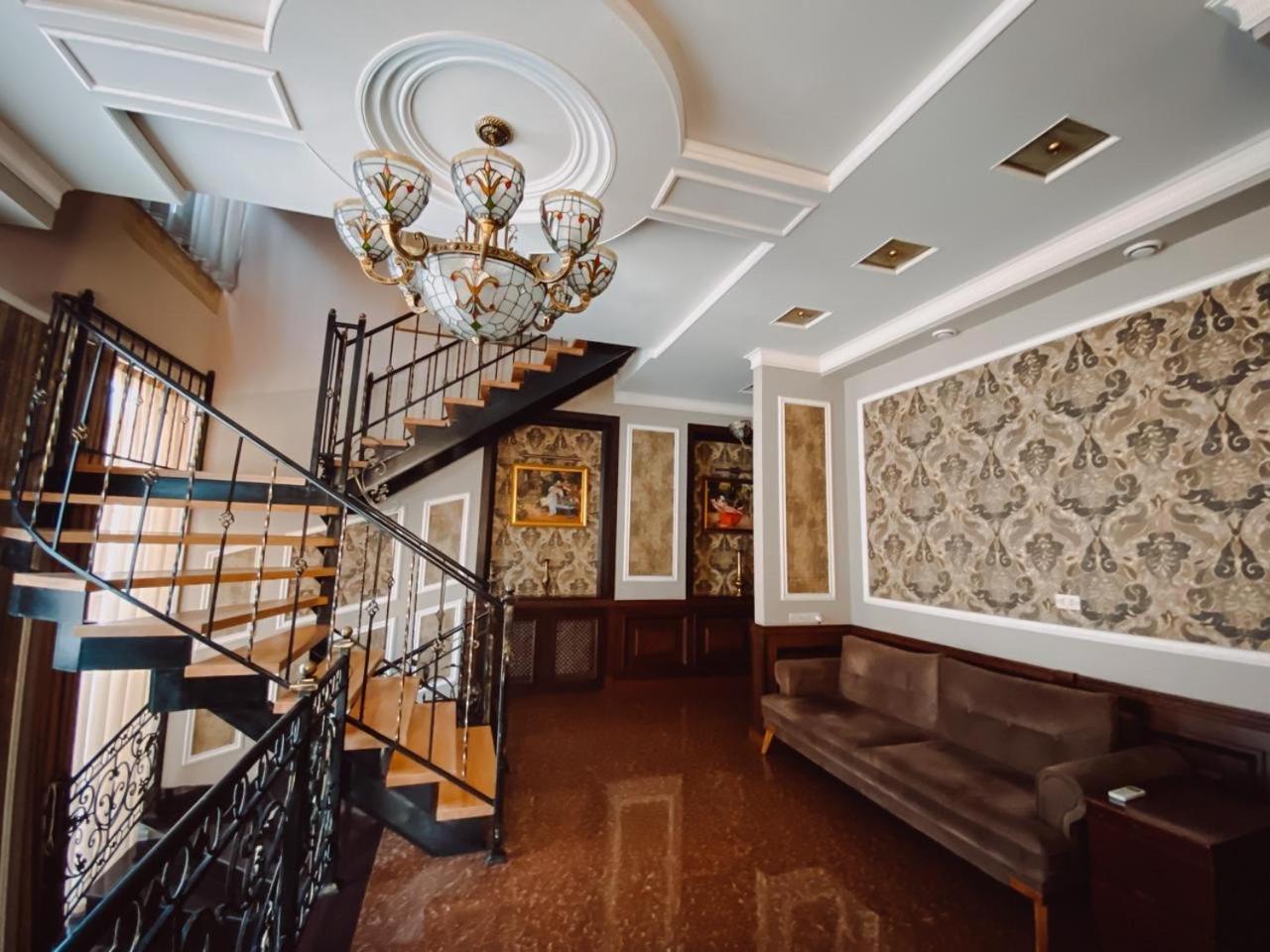 Royal Renaissance Hotel Ереван Экстерьер фото