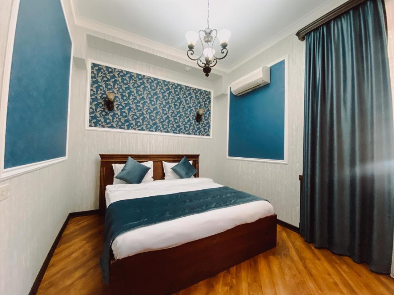 Royal Renaissance Hotel Ереван Экстерьер фото