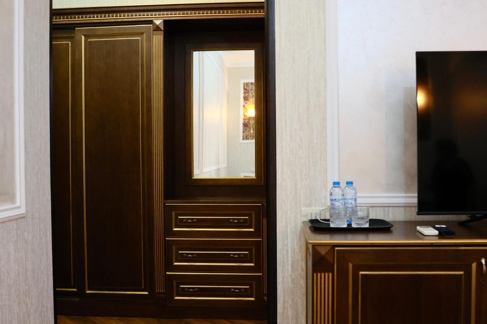Royal Renaissance Hotel Ереван Номер фото