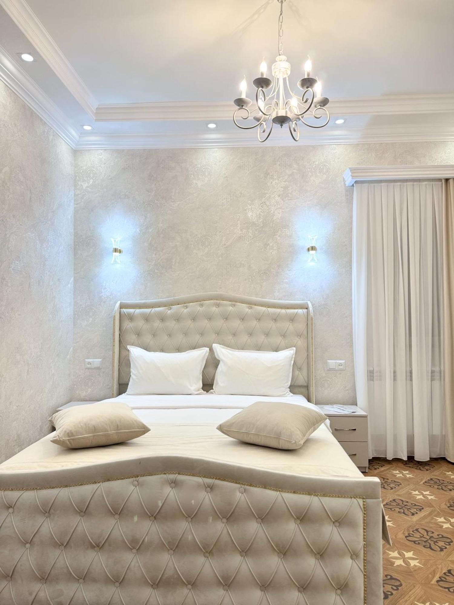 Royal Renaissance Hotel Ереван Экстерьер фото