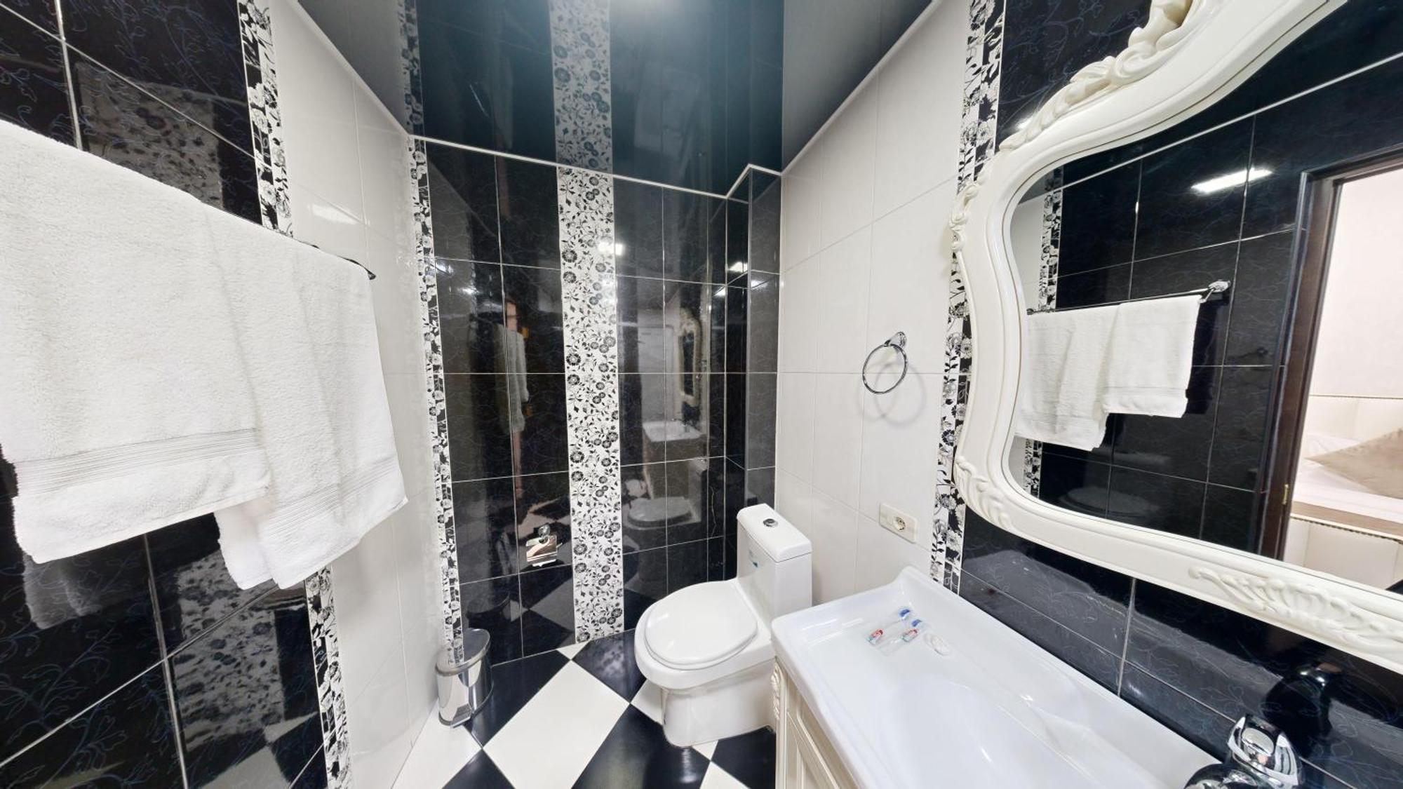 Royal Renaissance Hotel Ереван Номер фото