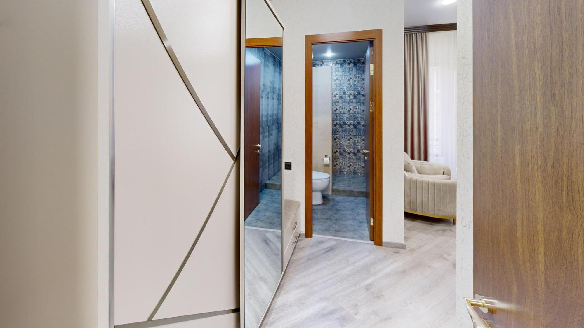 Royal Renaissance Hotel Ереван Экстерьер фото